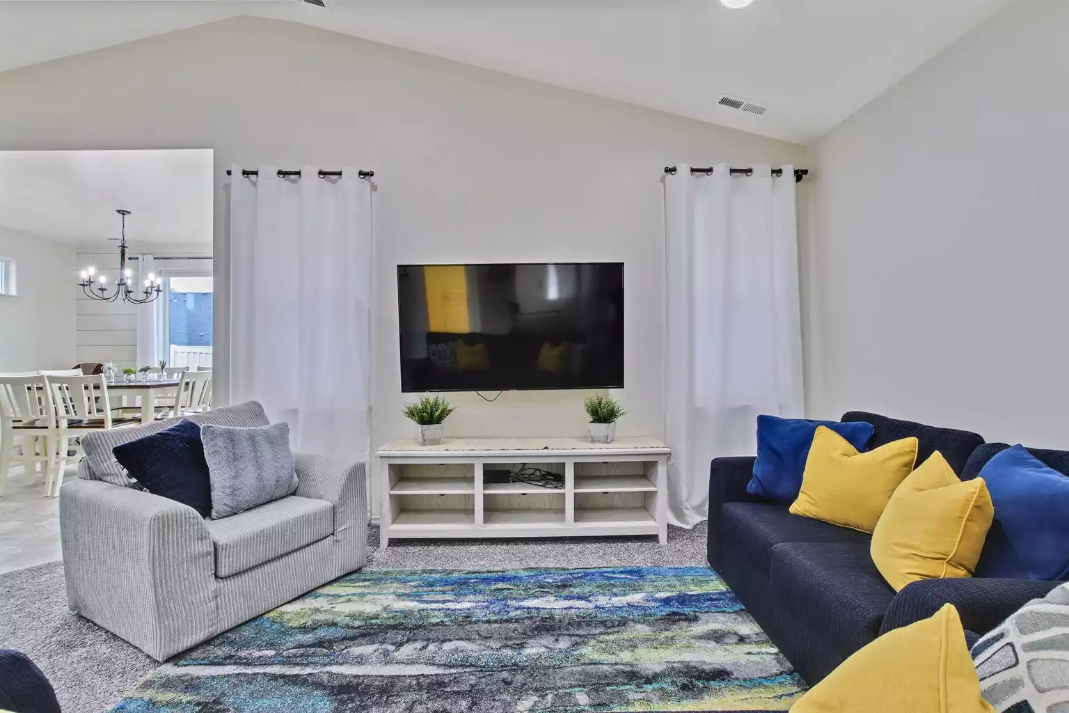 modern-luxurious-4-bedroom-centrally-located-home/