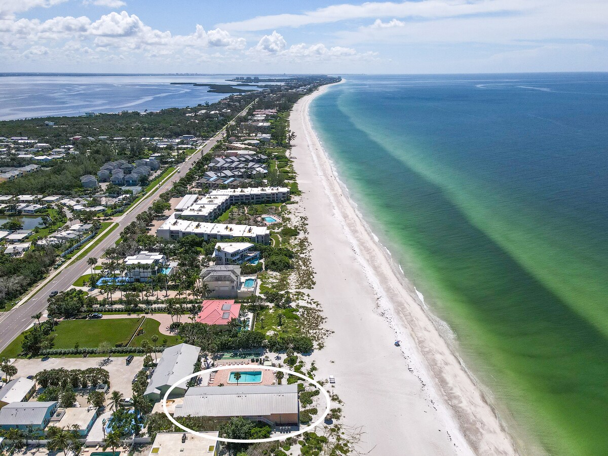 We're right on the Gulf!  No need to cross a busy street to get to the beach!