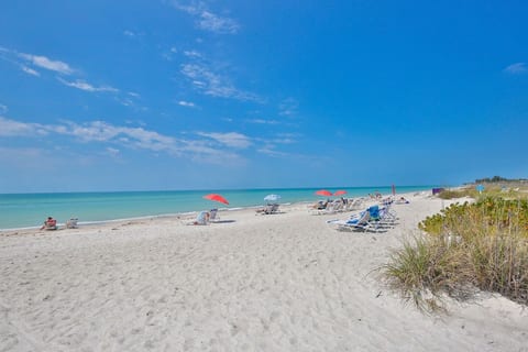 White sandy beach - ideal!