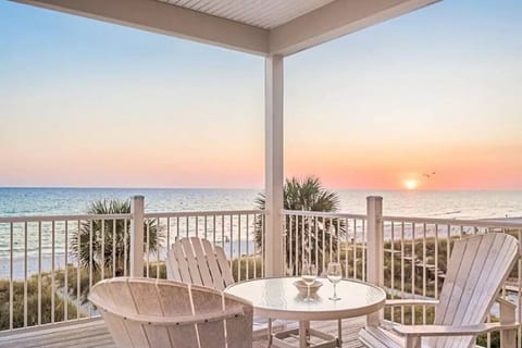 “A Sight to Sea”. Beach-front home w/private pool