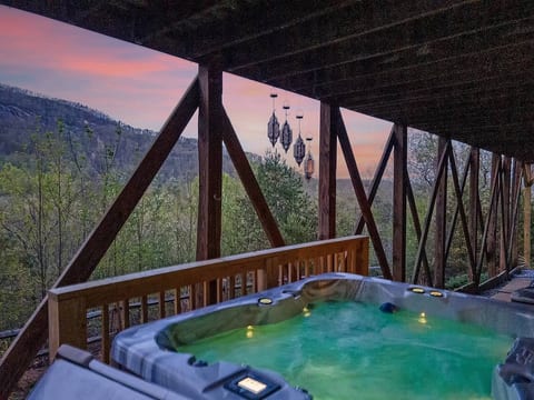 Spa Retreat: Unwind in the hot tub with breathtaking mountain views and serene sunsets!