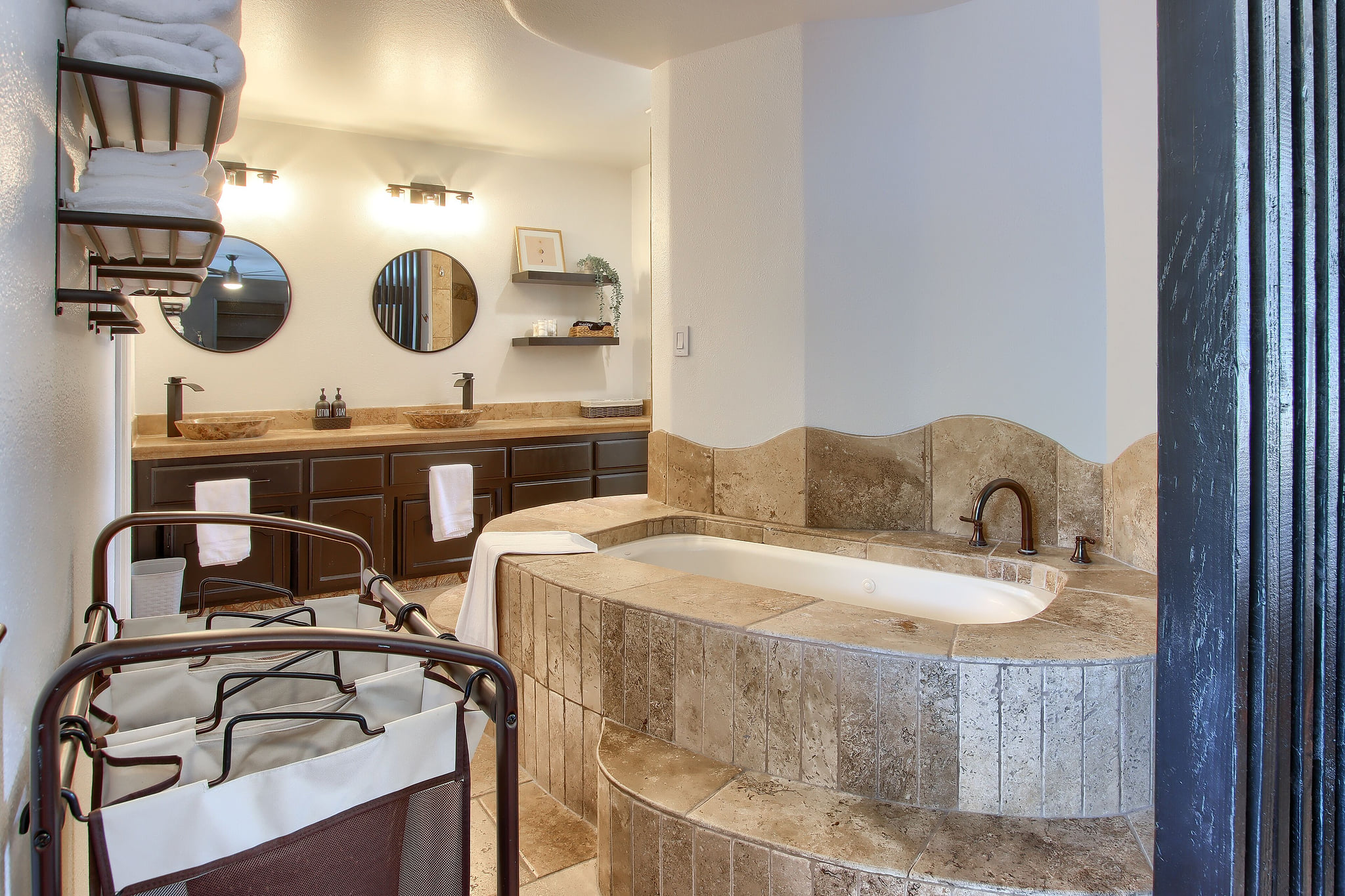 Double Vanity, Jacuzzi, Walk in Shower in Primary Ensuite