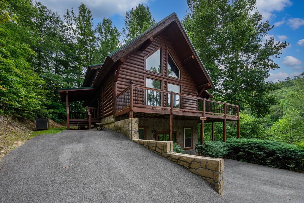 Relaxation Retreat can fit up to 5 large cars and is perfect for motorcycles. 