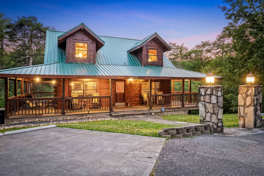 Parking for 2-3 vehicles.