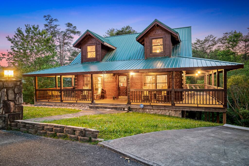 Parking for 2-3 vehicles.