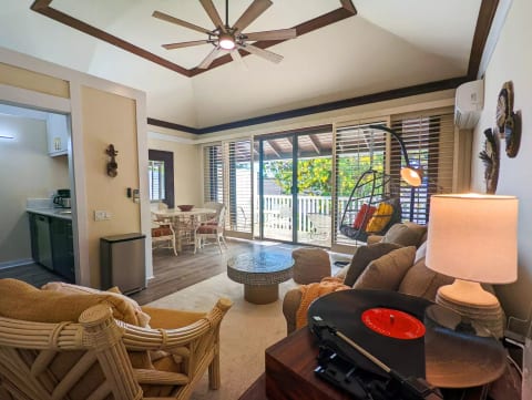Gorgeous Penthouse w/ AC, Steps from the Beach!