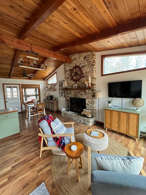 Pet-Friendly, Cozy Cottage in Northern Door County image 5