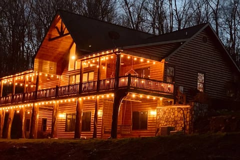 Silver Creek Lodge (Sleeps 20): Large Cabin w/Pool