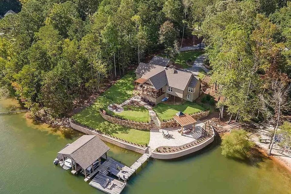 Amber Skies Breathtaking, Family Owned Lake-Front Home - Tallapoosa County