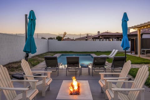 AMAZING*POOL*Hot tub*PingPong*Arcade*DesertHaven*