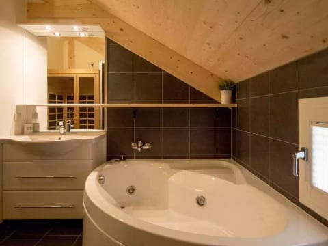 Superior mit 5 SZ,Sauna o.IR Sauna+SB
