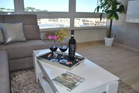 Why not ? Relax in veranda while enjoying the stunning views of Rome