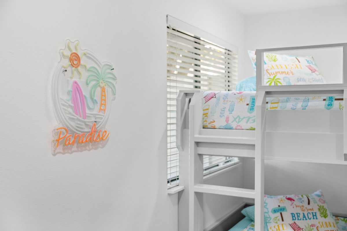 Downstairs Kids Bunkroom/Guest Room