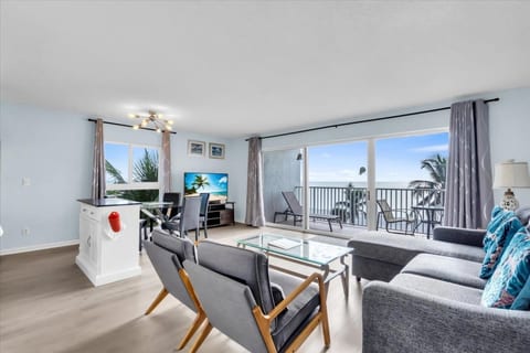 Living room with Gulf view