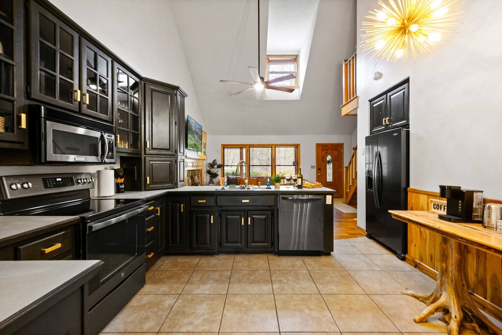 Renovated, Updated, and Beautifully Furnished Open Concept Kitchen & Living Room. Renovated, Updated, and Beautifully Furnished Open Concept Kitchen & Living Room. - Prime Location 2x King Beds PoolTable Shuffleboard - Sevierville