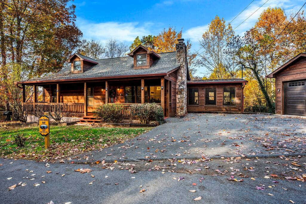 Prime Location 2x King Beds PoolTable Shuffleboard - Sevierville Prime Location 2x King Beds PoolTable Shuffleboard - Sevierville