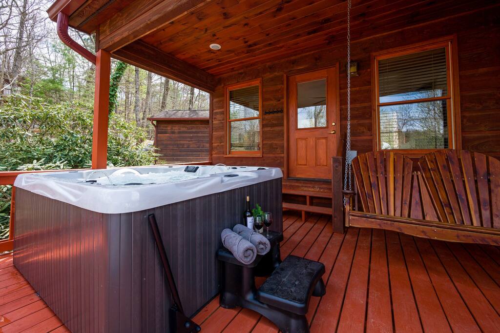 Prime Location 2x King Beds PoolTable Shuffleboard - Sevierville Prime Location 2x King Beds PoolTable Shuffleboard - Sevierville