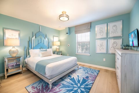 Our captivating Frozen bedroom has elegant theming that will delight young and old.  Fall asleep to a ceiling fireworks display and experience the magic of the parks at home!
