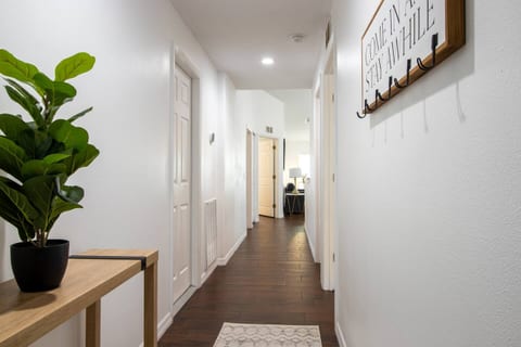 Entire Modern Home Dade City!
