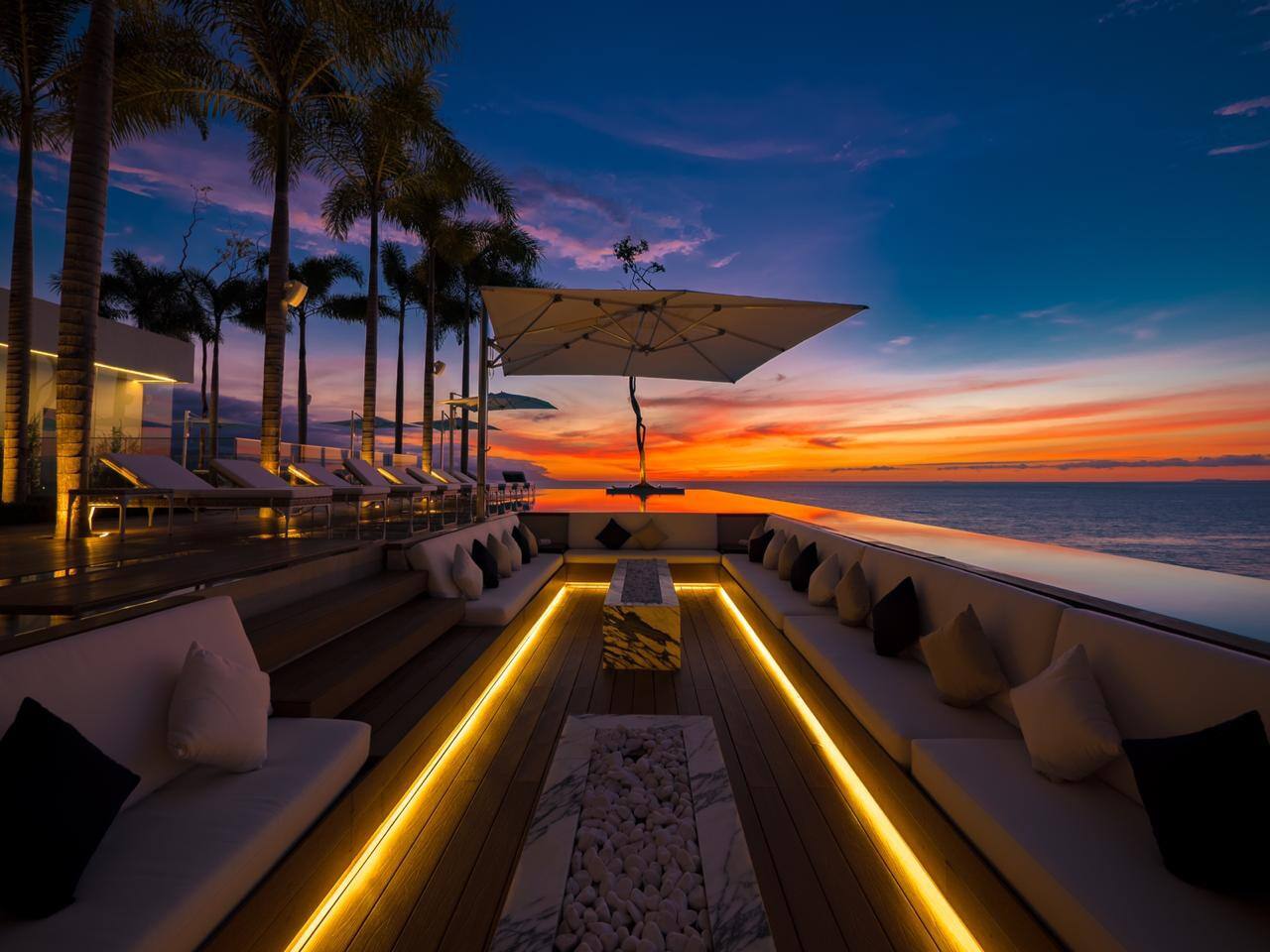 A sunken lounge in which to relax and chill out!