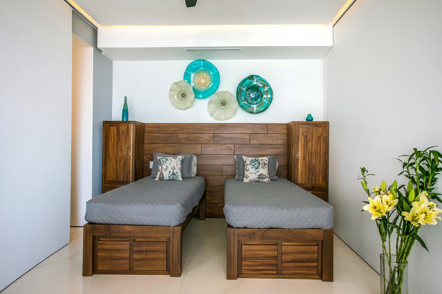 Guest Bedroom configured as 2 twin beds.