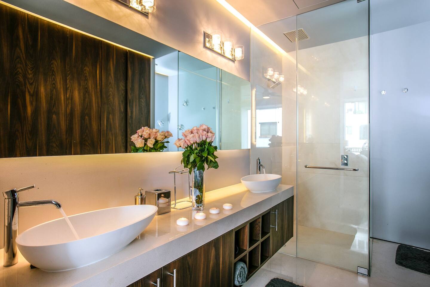 Enjoy the large master bathroom w/ dual sinks and standard & rain shower heads