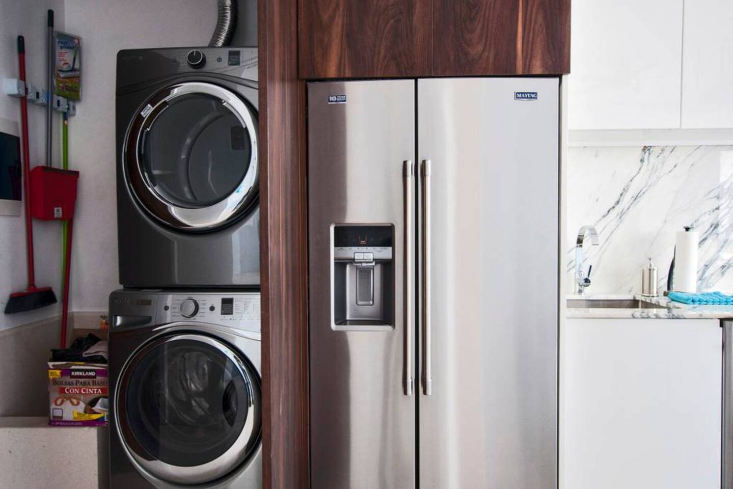 Refrigerator with filtered water and ice.  Full-size washer and dryer!