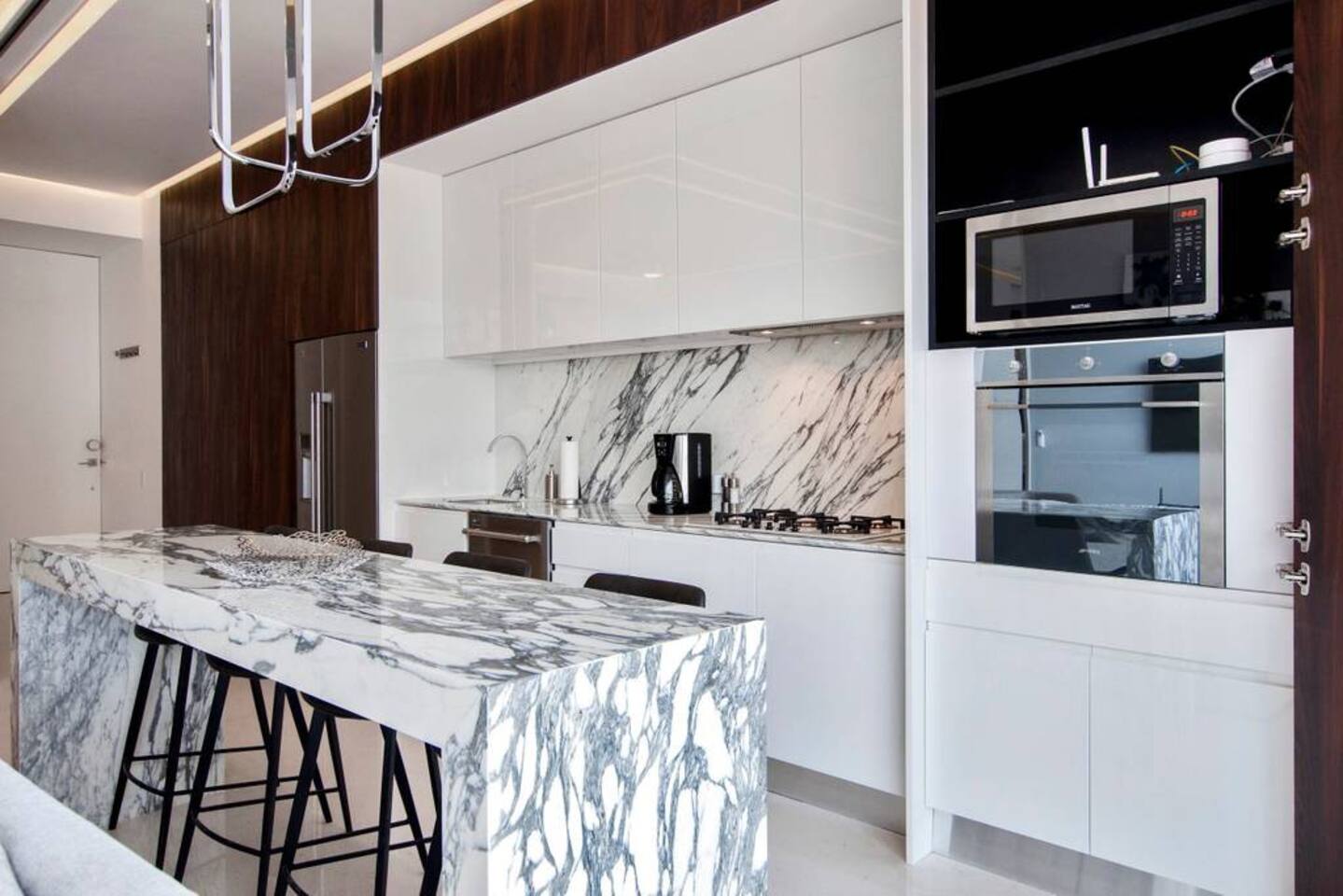 Kitchen Island with seating for 4.  Gas Cooktop, Oven & Microwave.