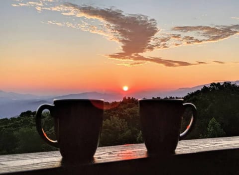 ⭐Mountain Escape - Endless Views - 2 Pools/Hot Tub