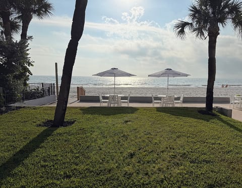 Beautiful 1BR Condo only steps to the water & fun! image 8