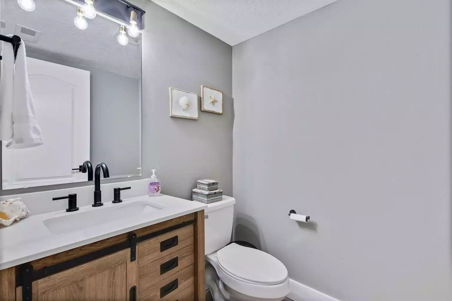 revamped-gem-in-the-heart-of-nampa-unwind-in-style/