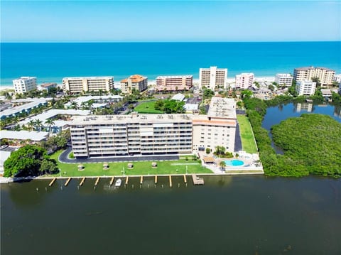 Bay Shores Yacht & Tennis Club