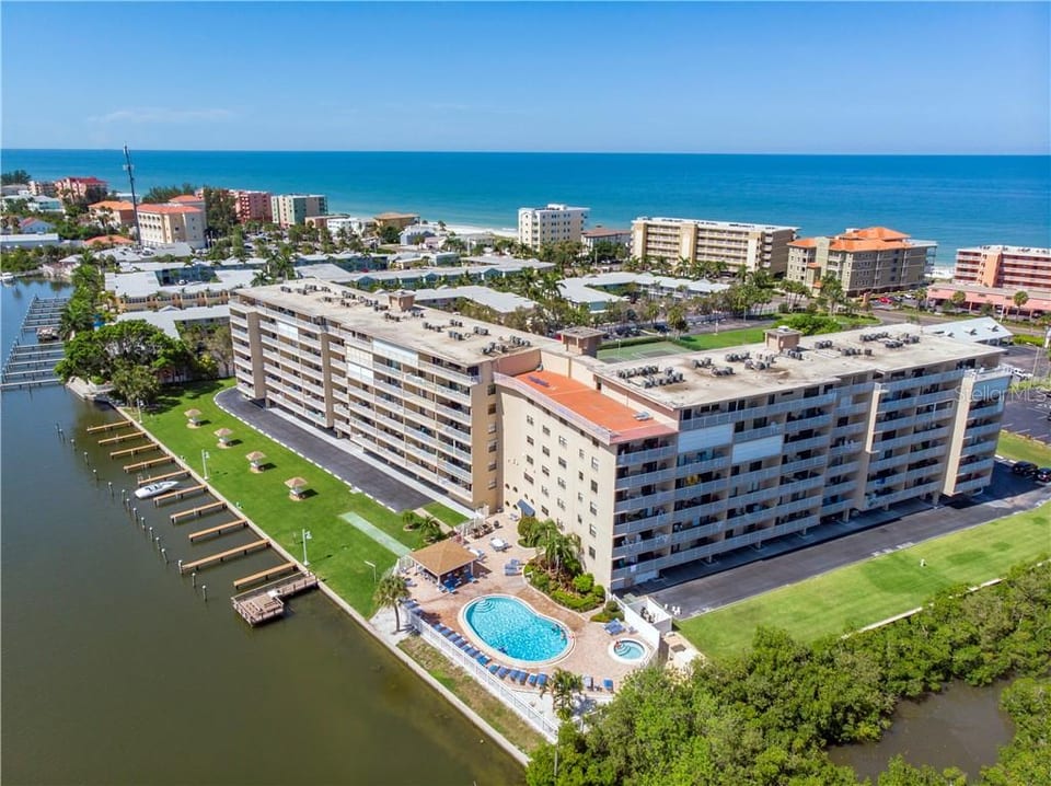 Bay Shores Yacht & Tennis Club - Indian Shores
