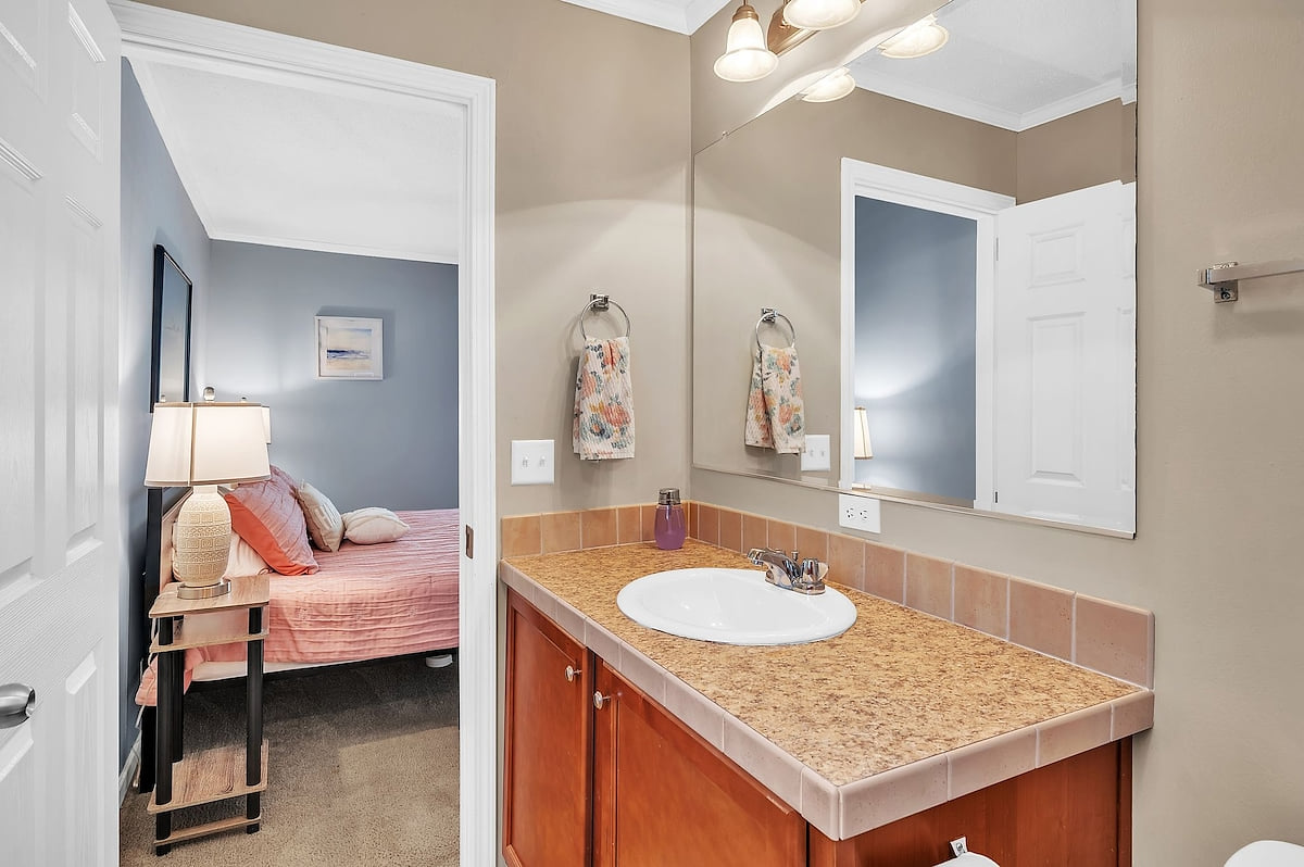 Full bathroom 1 image 1