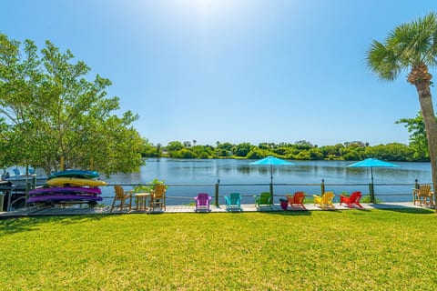 Crane Creek Inn Mangrove Suite: Waterfront Pool!