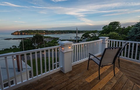 Peaks Islnd Seaside Cottage hot tub/decks/walkable