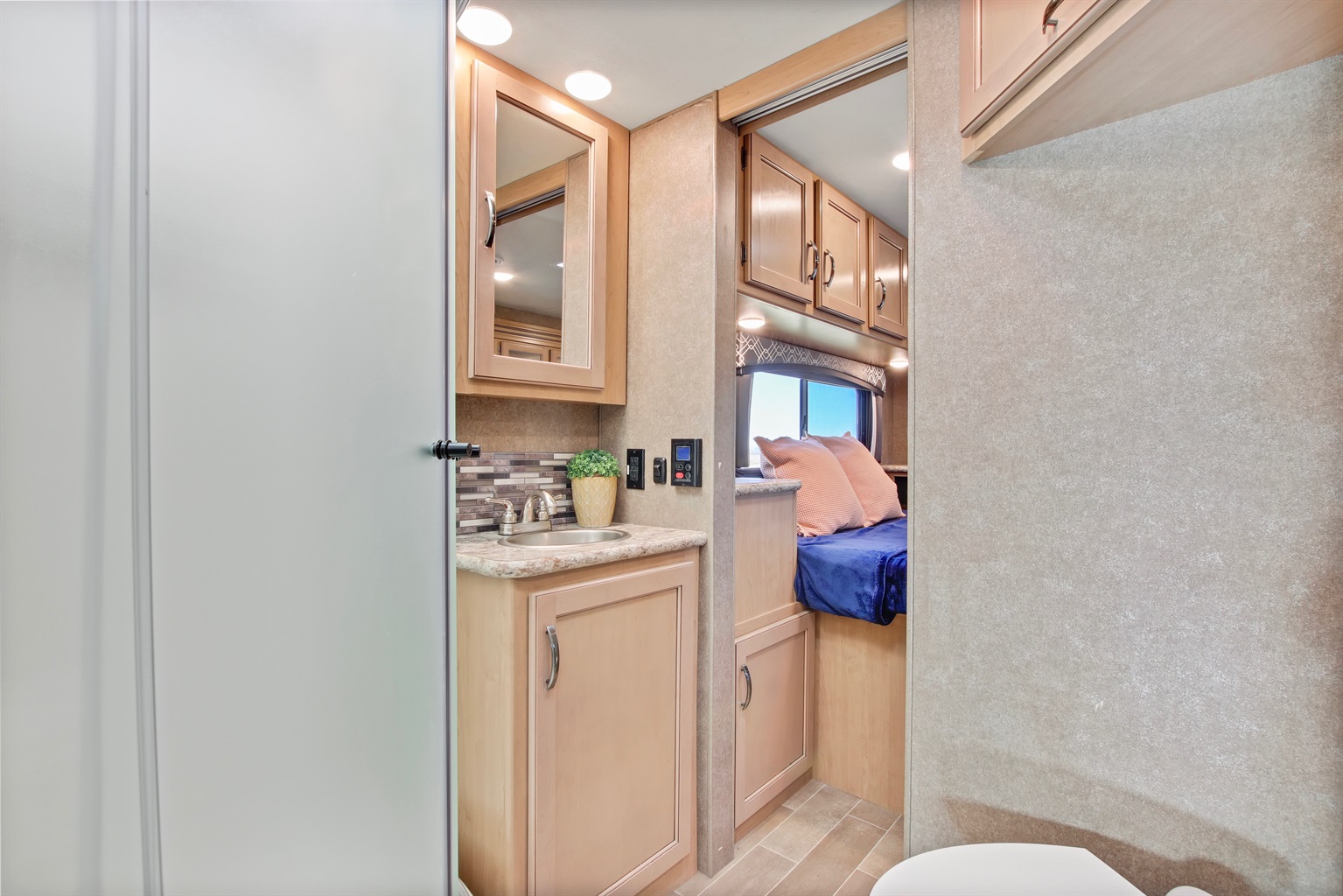 2020-luxury-thor-chateau-(bunk-beds)/