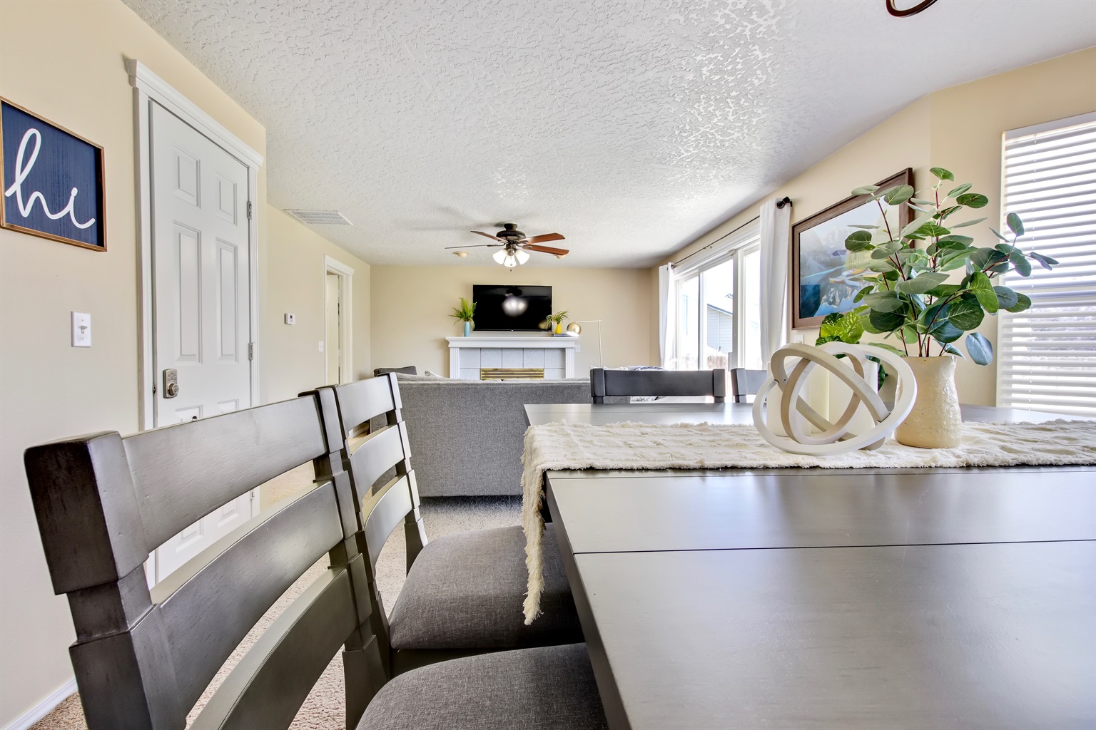 inviting-sun-filled-4-bedroom-home-in-central-nampa-id/