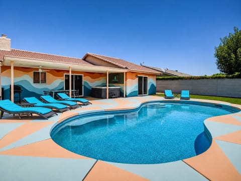 4Bd Family Fun | SaltPool | HotTub | BBQ | Game Rm image 1