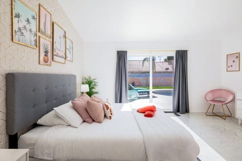 Primary bedroom with king bed & patio doors leading to pool