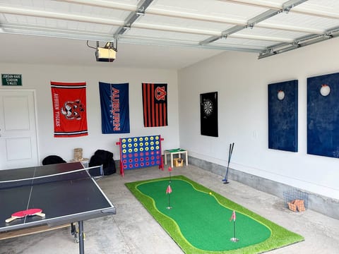 Designer Home Near Auburn Campus & RTJ, Sleeps 10
