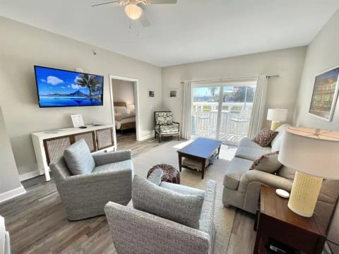 Comfy & stylish decor in the living room with a Queen sleeper sofa