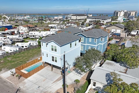 White Avenue Villa C