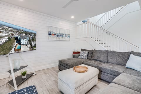 White Avenue Villa A