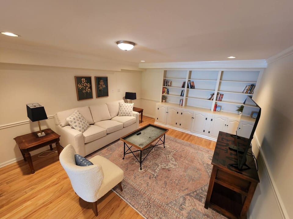 Spacious lounge are with pull out queen sofa.