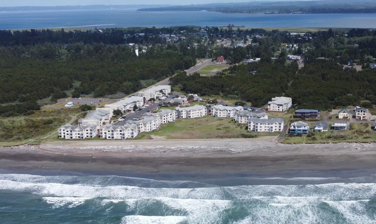 Partial Ocean View ~ 1 BR @ Beach ~ Pool/Hot tub