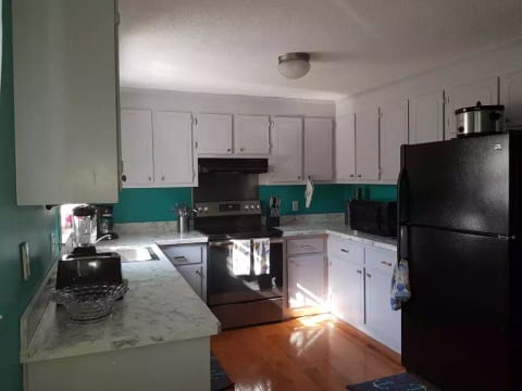 Full kitchen