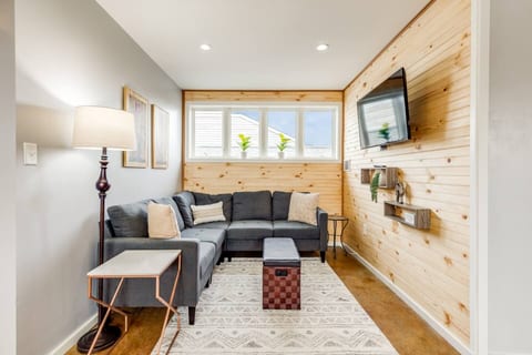 ⭐️Walk to Forsyth Park & River St•Historic Downtown•Private Patio⭐️