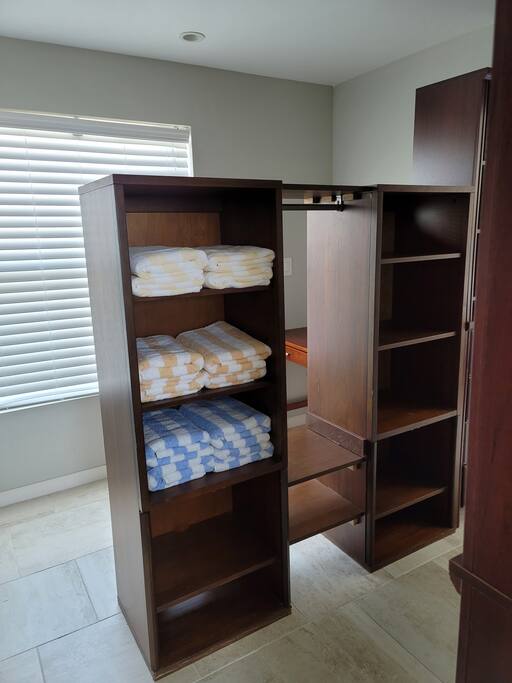 Master Bedroom Walk Through Closet. - Pool-2 HotTubs-Boat Lift-Easy Access to Gulf&Ocean - Summerland Key