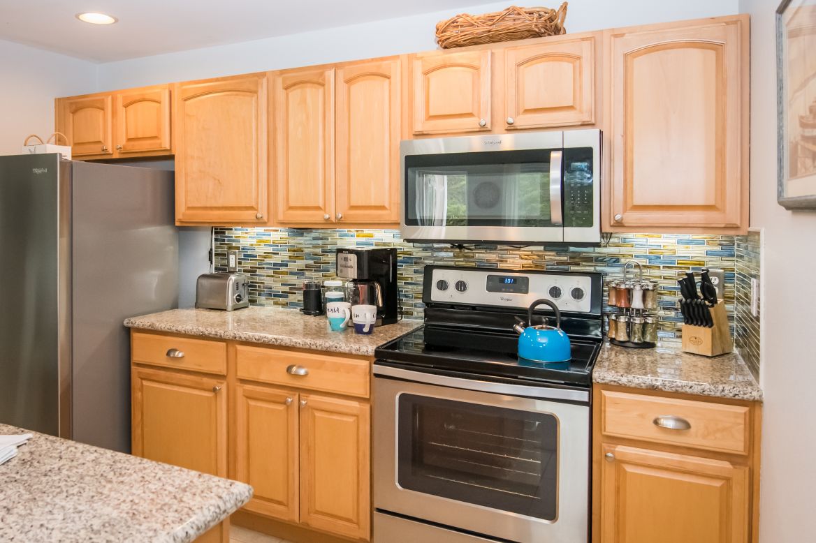 1-br-beach-king-bed-hot-tub-jetted-tub/